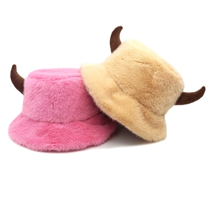 Cappelli a secchiello in finta pelliccia con corna rosa e beige, caldi cappelli in peluche