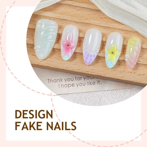 Faux ongles faits main fleurs 3D avec perles et détails de texture coquillage