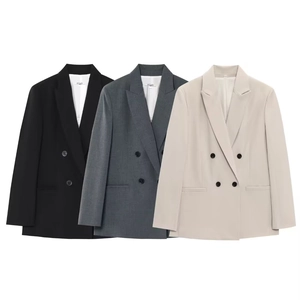 Blazer croisé pour femme avec épaulettes en coloris noir, gris et beige élégant