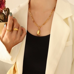 Double-layered gold-plated stainless steel necklace with irregular geometric pendant