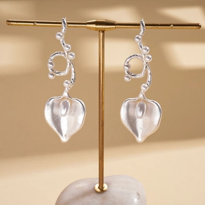 Calla lily shaped silver earrings with elegant vine design and round white pearls