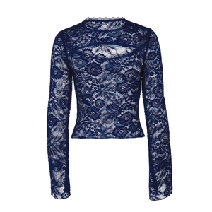 Detail van de achterkant van de donkerblauwe kanten top met lange mouwen voor dames