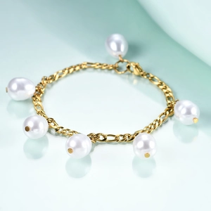 Detail view of a 12mm Figaro chain bracelet with six white pearls on a glossy surface