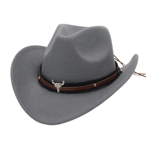 Chapeau de cow-boy classique en laine grise avec bande en cuir et logo de taureau argenté