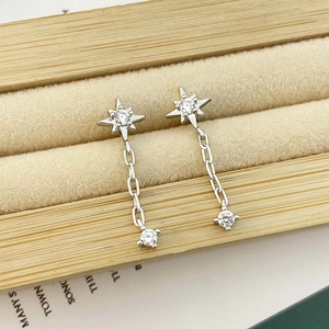 Boucles d'oreilles étoiles à pampilles en argent avec oxydes de zirconium sur plateau