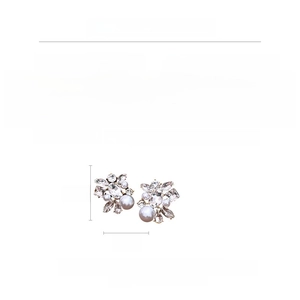 Size information for drop pearl earrings showing 3.5cm by 3.2cm dimensions and materials