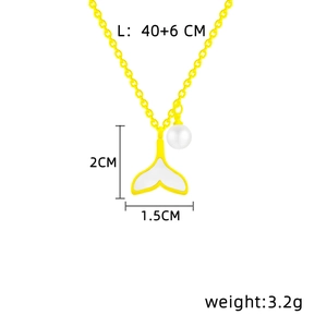 Detail view of the fishtail pearl necklace showing dimensions 40+6cm and 3.2g weight