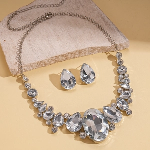 Sparkling crystal teardrop and oval statement necklace with matching stud earrings set