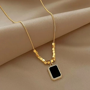 Collana Con Pendente In Acciaio Inossidabile Placcato Oro Nero Rettangolare Fascino Strass Catena Della Clavicola Per Donne