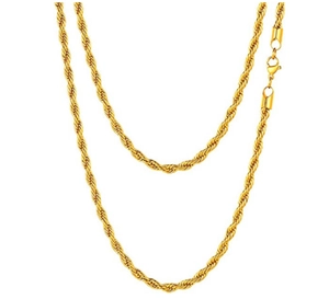 Détail d'un collier chaîne torsadée en acier inoxydable doré avec gros plan sur le fermoir