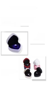 Detalle de cajas para joyas en forma de corazón con luz LED en varios colores vivos