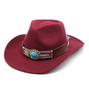 Chapeau de cowboy vintage en feutre bordeaux avec bande ethnique et pierre turquoise