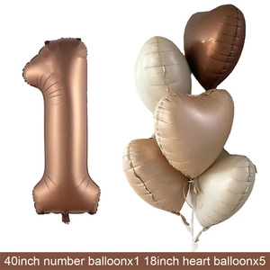 Detalle del globo número 1 de 40 pulgadas y globos de corazón de 18 pulgadas