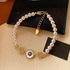 Bracelet de perles plaqué or 18 carats avec pendentif mauvais œil et détails en zircon