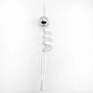 Dettaglio di una mini palla stroboscopica argentata su cannuccia a spirale trasparente