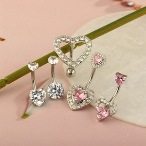 Piercings de nombril en argent avec zircons en forme de cœur rose et clair sur plateau