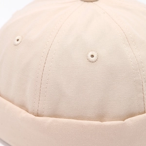 Bonnet docker beige en coton pour enfants avec sergé durable et œillets brodés fins