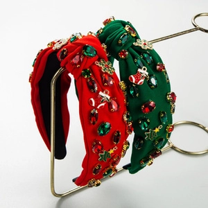 Detail von Weihnachts-Haarreifen mit rot-grünem Karostoff, Strasssteinen und Schneeflocken