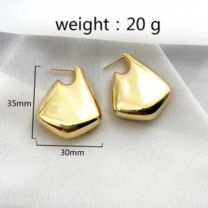 Detailed view of 18K gold plated U-shaped earrings with 35mm height and 30mm width dimensions