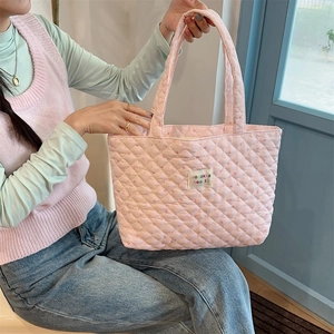Pink quilted tote bag detail with colorful sozakka beauté label and soft fabric texture