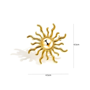 Vintage golden sunburst brooch with wavy rays in polished finish, 4.5cm size