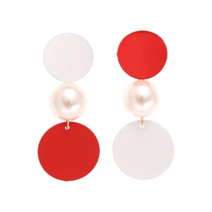 Asymmetric spray painted imitation pearl drop earrings in red and white minimalist style