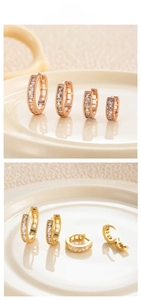 Détails des créoles serties de zircons carrés en or et or rose avec fermeture clic