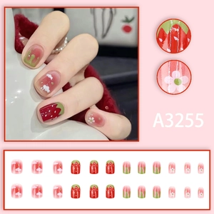 Faux ongles fraise mignons avec motifs nuages et pois, style court, ensemble de 24 pièces