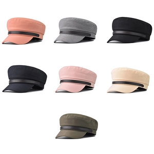 Casquette de marin classique avec sangle en cuir en sept couleurs dont noir et bleu