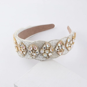 Diadema barroca blanca con cuentas y cristales brillantes para peinados de fiesta de lujo