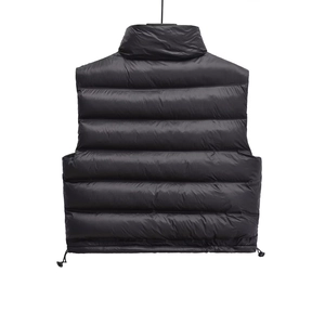Gilet matelassé réversible noir avec col montant pour femme, vue arrière mode d'hiver