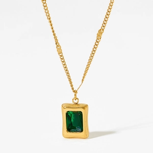 Collana vintage placcata in oro con gemma rettangolare verde smeraldo e catena cubana