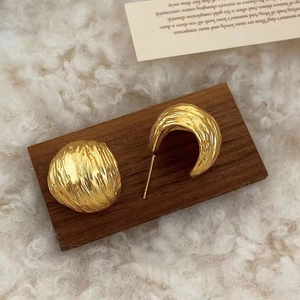 French retro gold-plated stainless steel C-shaped hoop earrings with textured finish