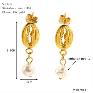 Detailed view of 18k gold plated stainless steel seashell earrings with imitation pearls