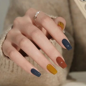 Glossy Press On Nails Short Square Round Shape Retro Color Mix Blue Yellow Caramel Fashionable Daily Wear Women