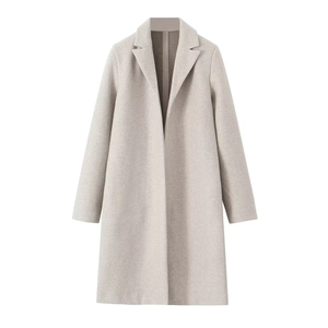 Détail du col tailleur et de la texture en laine sur le manteau long beige pour femme
