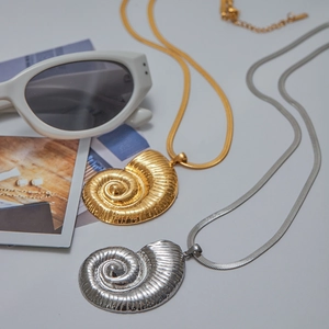 Colliers en acier inoxydable en forme de coquillage doré et argenté avec chaîne serpent