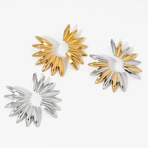 Hip hop irregular leaf shape stud earrings in polished gold and silver mixed tones