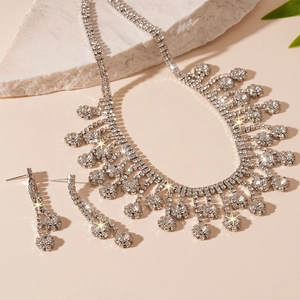Parure de bijoux en strass scintillants avec collier à franges et boucles d'oreilles