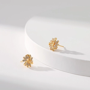 Elegant 18K gold plated brass snowflake stud earrings with sparkling cubic zirconia stones