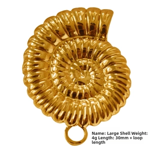 Detailed view of a 30mm golden conch shell pendant with 4g weight and spiral texture