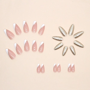 Uñas postizas almendradas estilo francés con brillo blanco y plateado