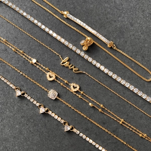 Goldschmuck-Set aus Edelstahl mit Love-Anhänger, Tennis-Kette und Herz-Anhängern
