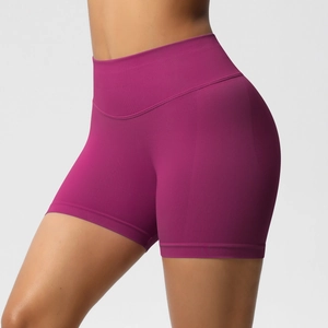 Détail du short de sport prune sans couture avec ceinture haute de compression