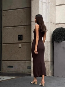 Slim fit sleeveless turtleneck coffee brown knitted midi dress with vertical ribbing