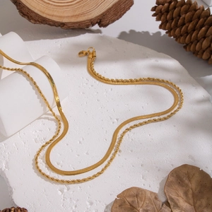Collana a doppio strato in oro 18K con catena a serpente e catena a corda intrecciata