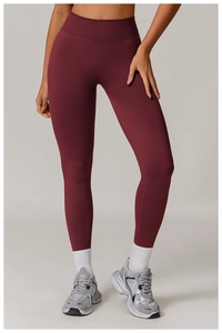 Detail of high-waisted seamless fitness leggings in burgundy with elastic waistband