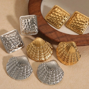 Textured square studs and shell-shaped earrings in gold and silver stainless steel