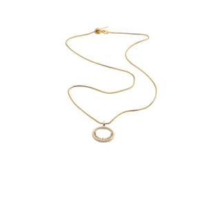 Elegante collana dorata con pendente circolare in zirconia e catena a maglia
