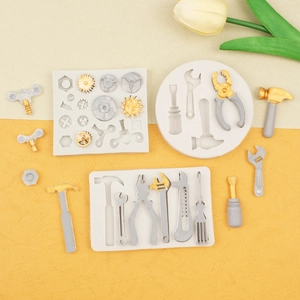 Molde de silicona para fondant con formas realistas de herramientas como martillo y llave